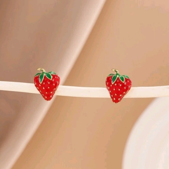 New small strawberry design stud earrings - Picture 2 of 4